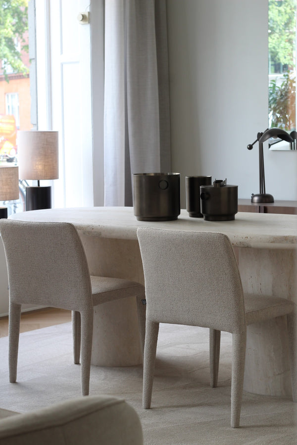 Ovalt travertin spisebord