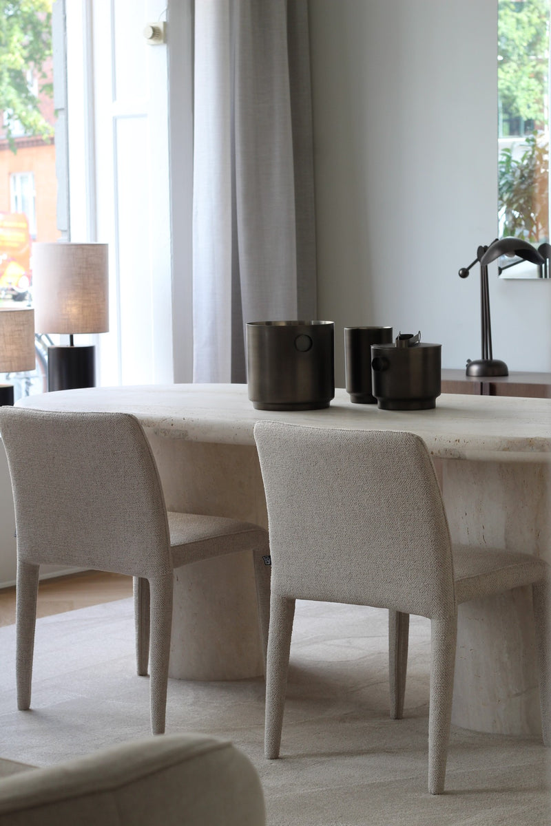Ovalt travertin spisebord
